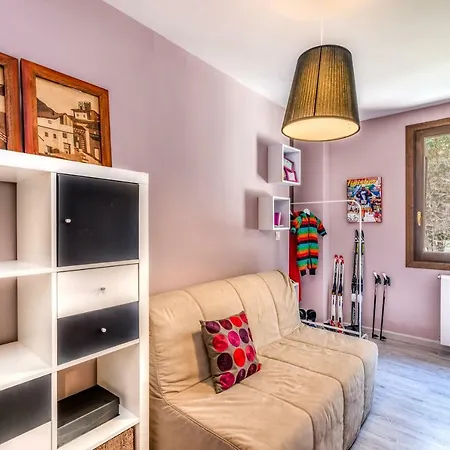 A Los Pies De Collarada En El Camino De Santiago Canfranc